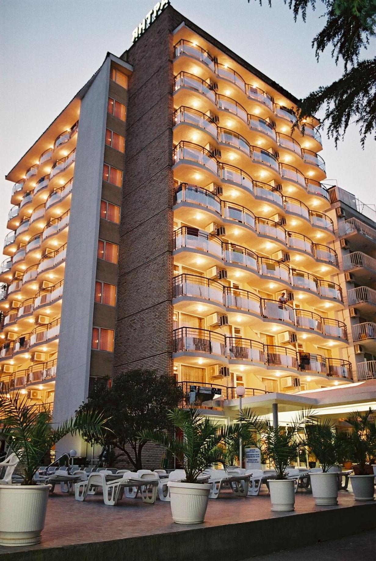 Hotel Yantra Napospart Kültér fotó