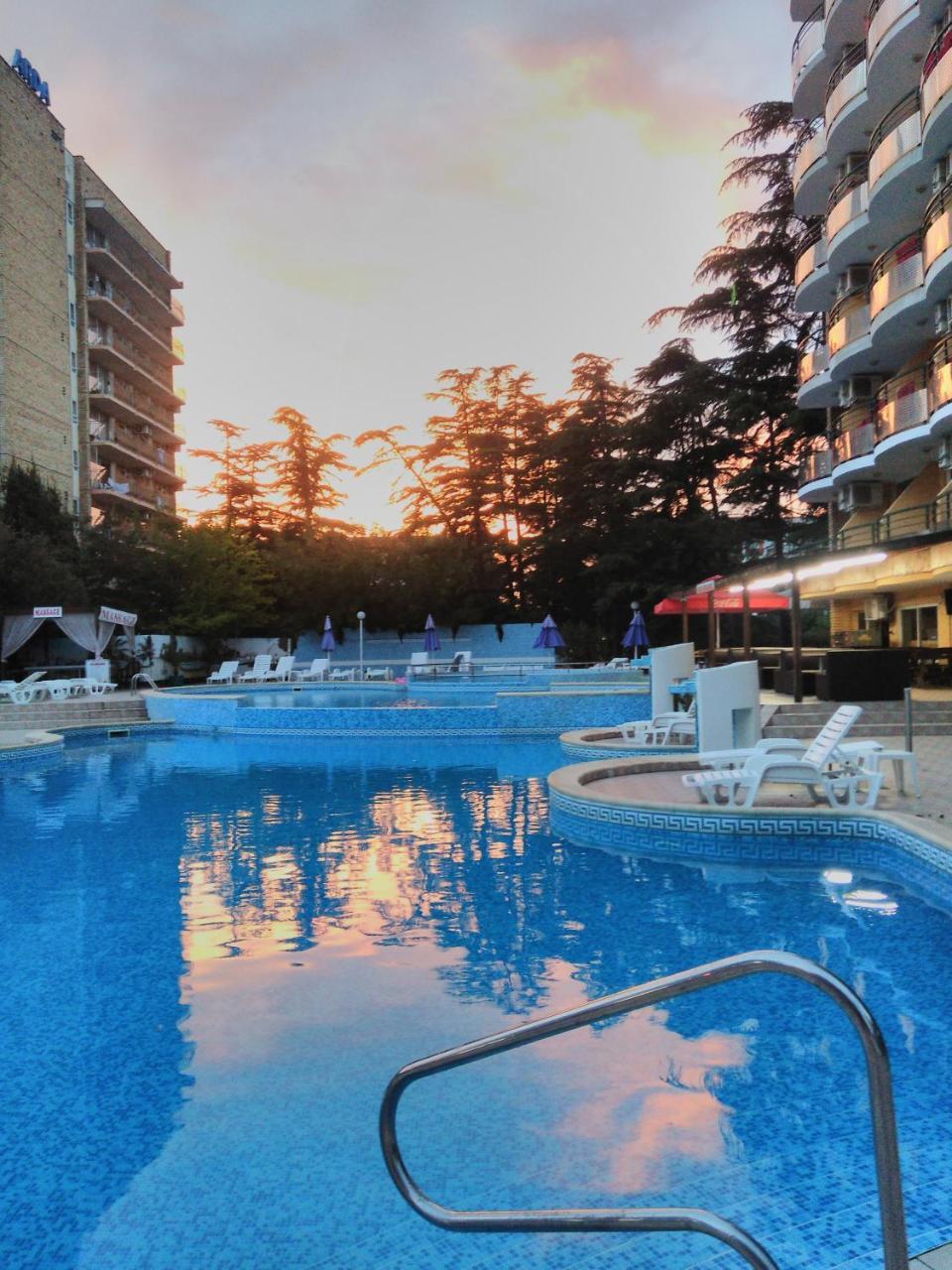 Hotel Yantra Napospart Kültér fotó