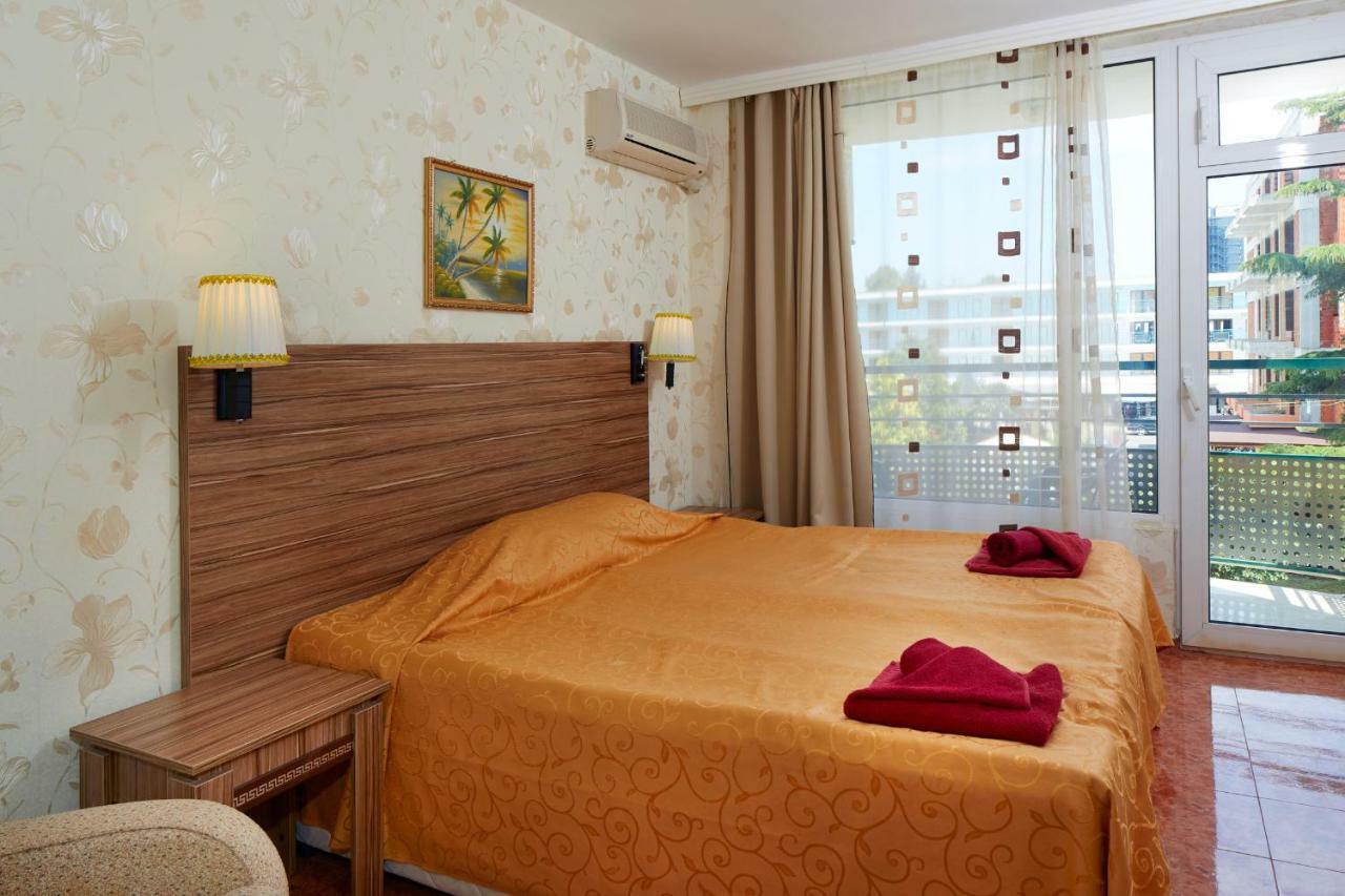 Hotel Yantra Napospart Kültér fotó