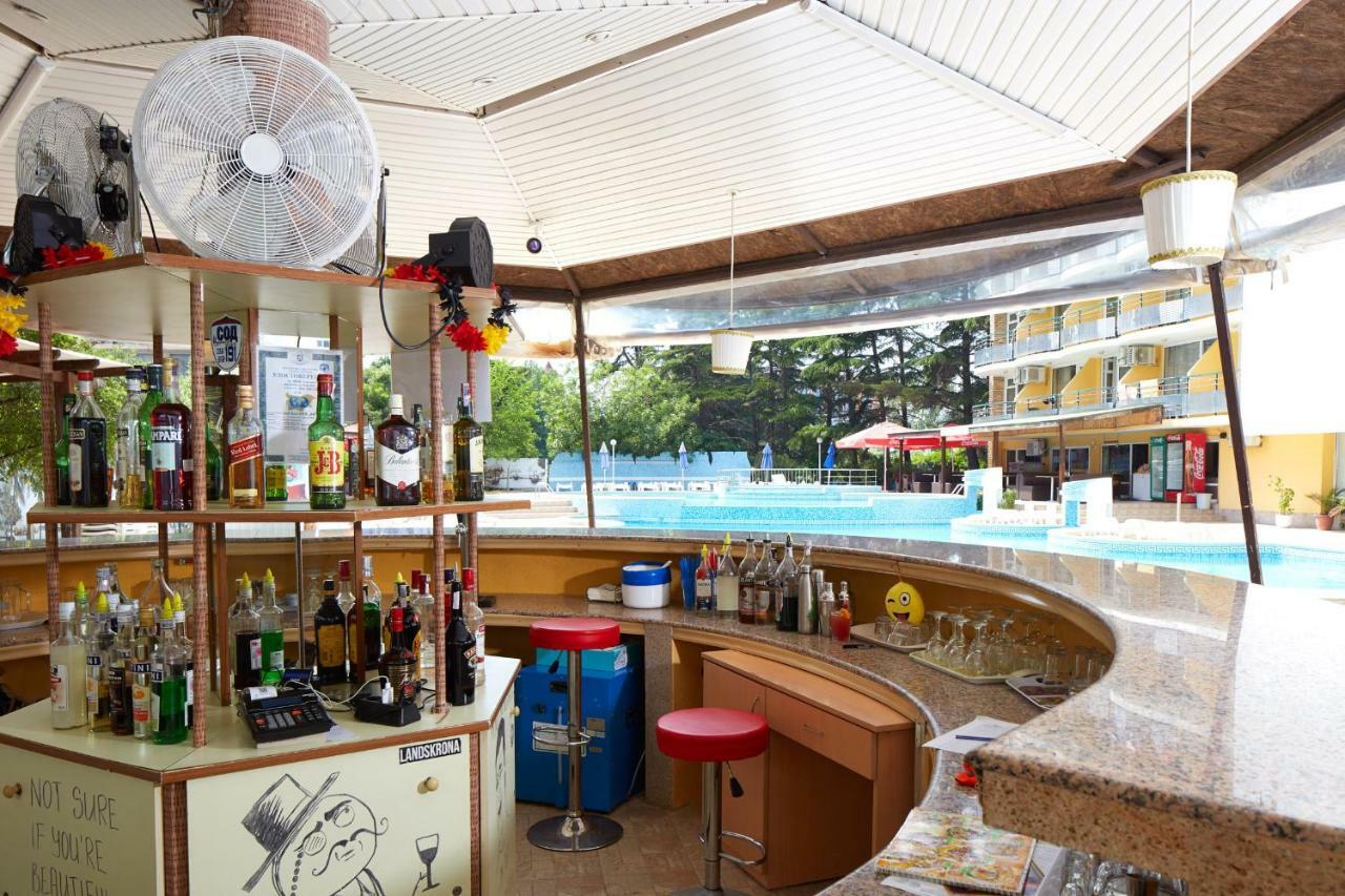 Hotel Yantra Napospart Kültér fotó