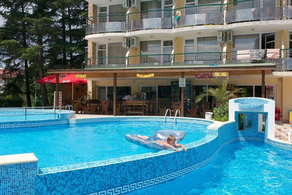 Hotel Yantra Napospart Kültér fotó